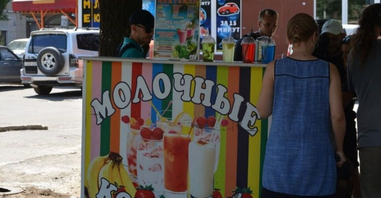 Молочные коктейли в центре Мариуполя: насколько безопасно их пить? (ФОТО)