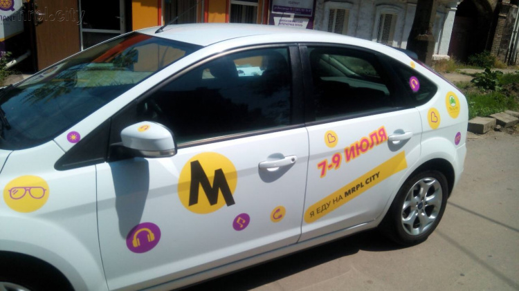 Мариупольцы активно украшают свои авто к летнему музыкальному фестивалю и подают заявки, чтобы посоревноваться (ФОТО)