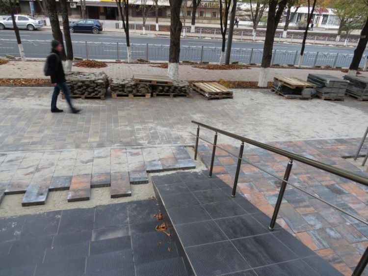 Жители Мариуполя скинулись на продолжение реконструкции главного проспекта (ФОТО)