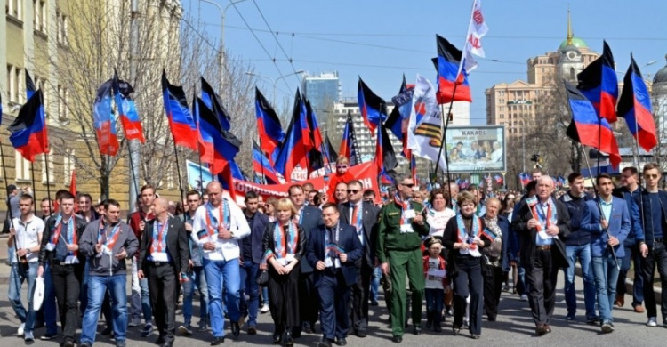 Блогер: В Донецке на митинг-реквием в приказном порядке боевики сгоняют бюджетников
