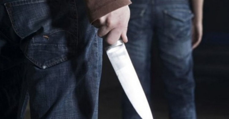 На Левобережье Мариуполя мужчина ножом ударил мать двухлетнего ребенка