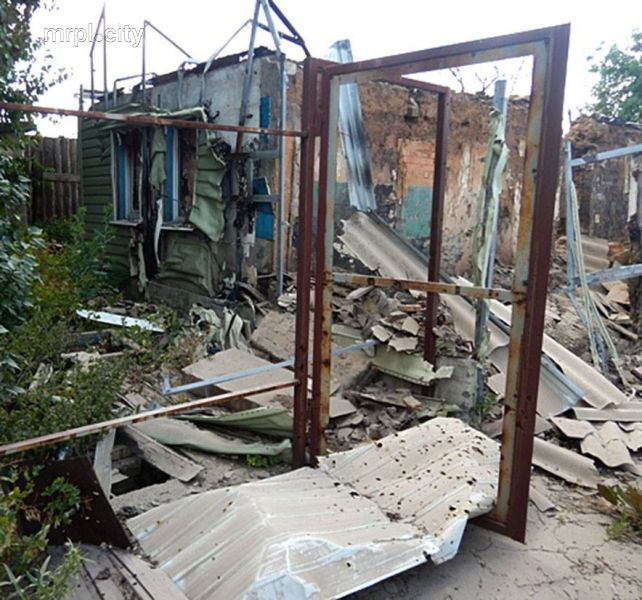 Опубликованы фото последствий воскресного обстрела мирных кварталов на Донетчине (ФОТО)