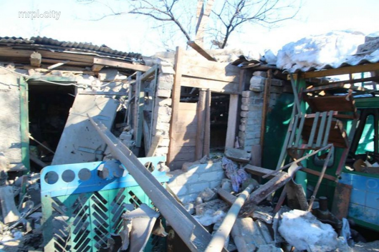 На Донбассе за воскресенье по населенным пунктам выпущено 34 боеприпаса, разрушены дома (ФОТО)
