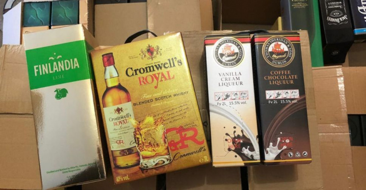 Элитный алкоголь мариупольского разлива: горожанка продавала фальсификат в онлайн-группе (ФОТО)