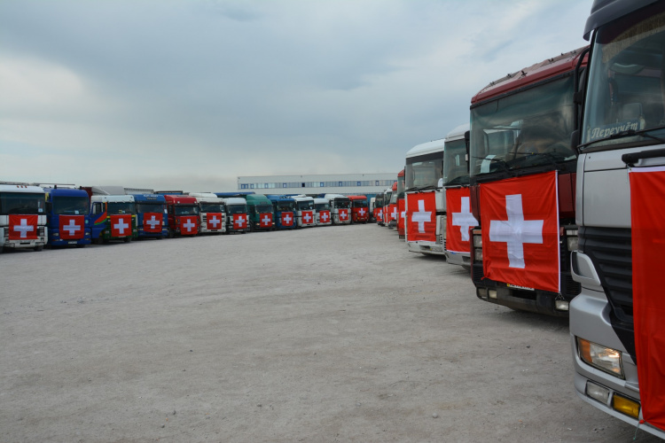 Швейцарцы в Мариуполе передали средства для очистки воды в Донецкой области (ФОТО-ДОПОЛНЕНО)