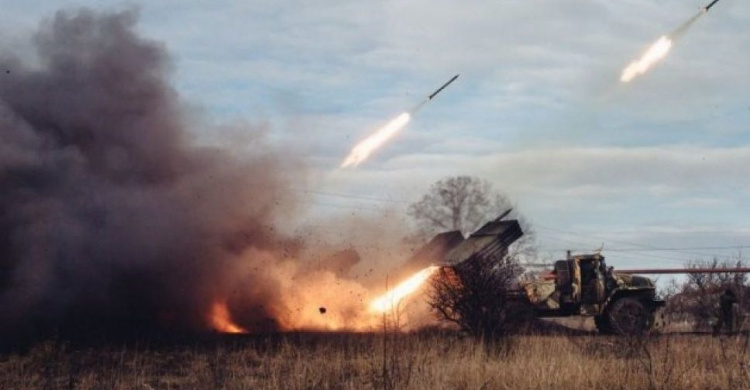 Шесть поселков на Донбассе под обстрелом: боевики применяют запрещенное оружие