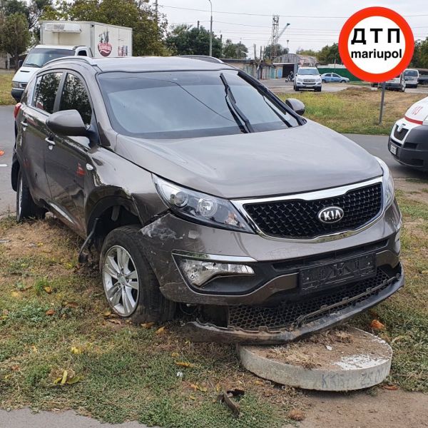 Авария в Мариуполе: водителя увезли в больницу