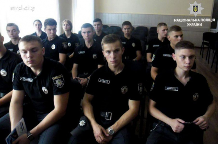 В Мариуполе тридцать студентов проведут 10 дней в полиции (ФОТО)