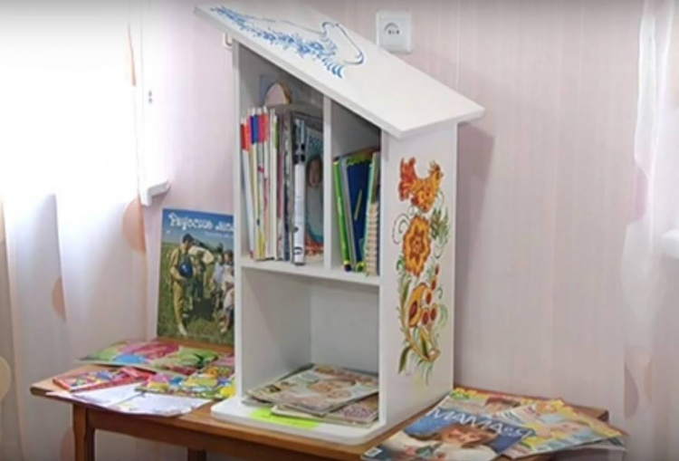 В больницах Мариуполя появились «скворечники» с книгами