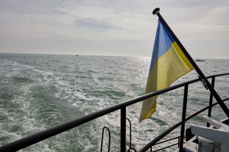 Владимир Зеленский вышел в Азовское море и проверил охрану водных рубежей вблизи Мариуполя