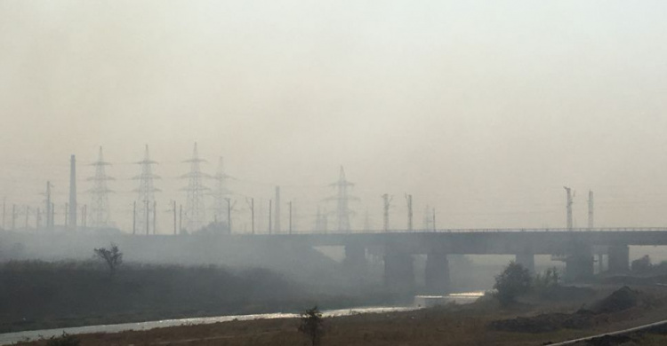 В Мариуполе плотный смог: дым, пыль, песок и мусор (РАЗБОР)