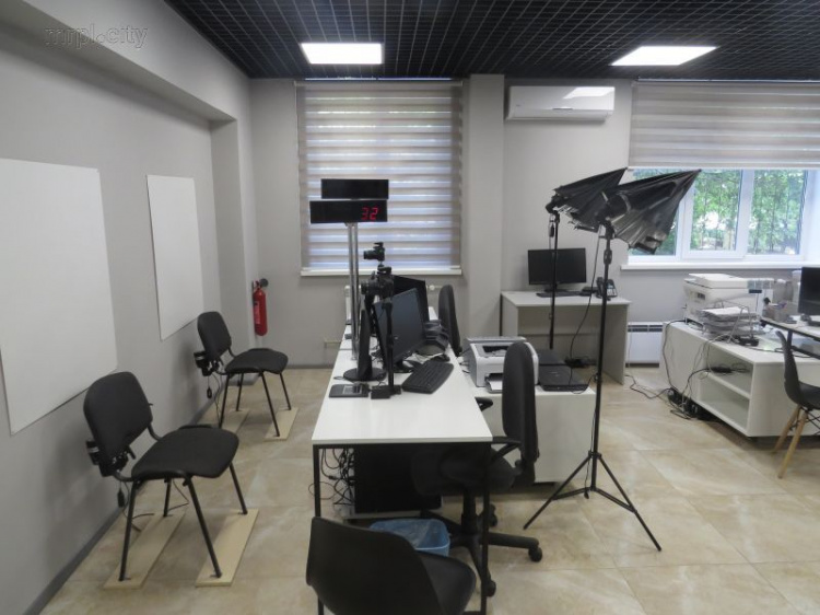   Центр предоставления админуслуг Мариуполя готовится к возобновлению выдачи загранпаспортов (ФОТО)