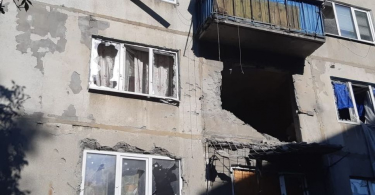 Обстрел Красногоровки: снаряд попал в квартиру, ранен местный житель
