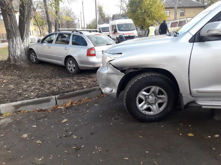 В Мариуполе автомобиль с дипномерами попал в аварию? (ФОТО)