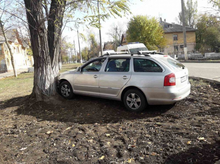 В Мариуполе автомобиль с дипномерами попал в аварию? (ФОТО)