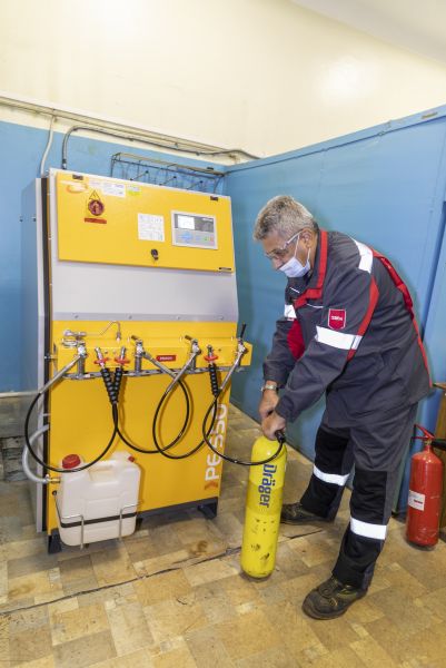 Для мариупольских работников газоспасательной службы закупили ультрасовременные дыхательные аппараты