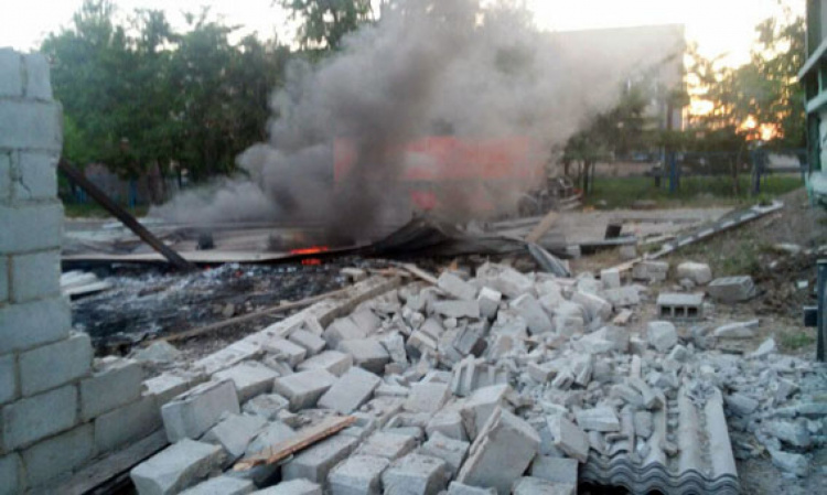 Мариупольский поселок Сартана попал под обстрел: есть разрушения (ДОПОЛНЕНО)