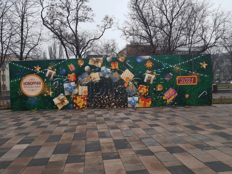 Единственная и неповторимая: главная елка Мариуполя - эксклюзив для Украины