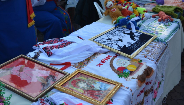 Жители Кальмиусского района Мариуполя раньше всех начали праздновать День города (ФОТО)