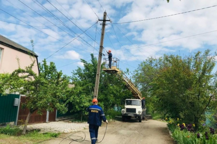 Мариупольский переулок озарили новые светильники