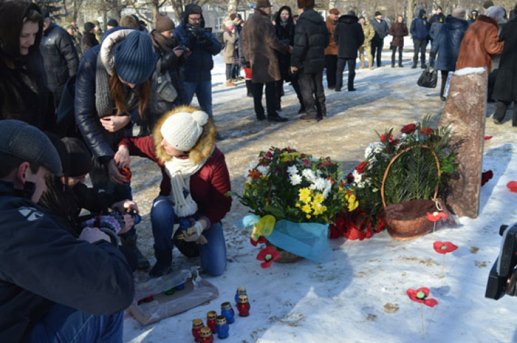 Жители Краматорска почтили погибших во время обстрела города два года назад