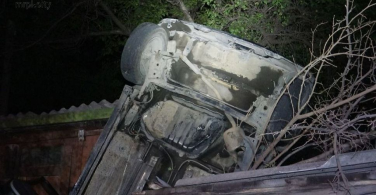 Стали известны подробности ДТП с автомобилем, вылетевшем на крышу дома в Мариуполе (ФОТО)