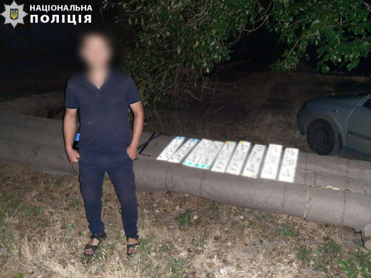 В Мариуполе с автомобилистов вымогали деньги за украденные номера (ФОТО)