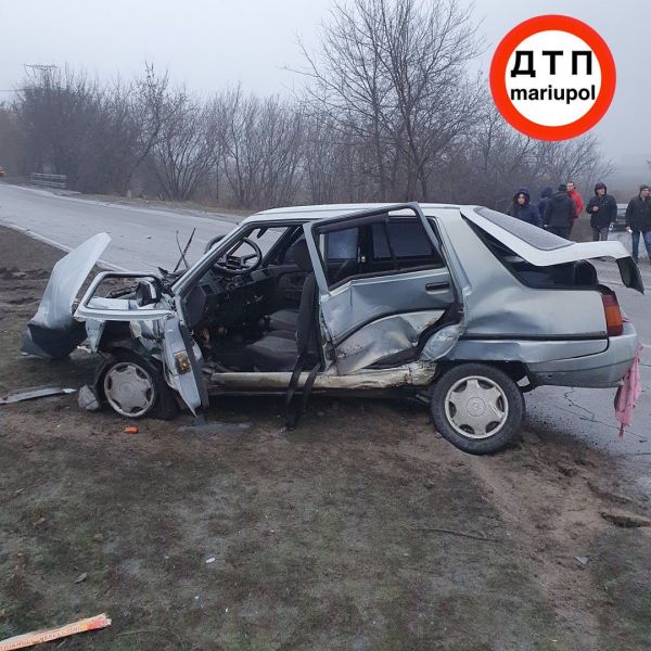 На въезде в Мариуполь столкнулись четыре автомобиля, еще один врезался в автобус в черте города (ДОПОЛНЕНО)