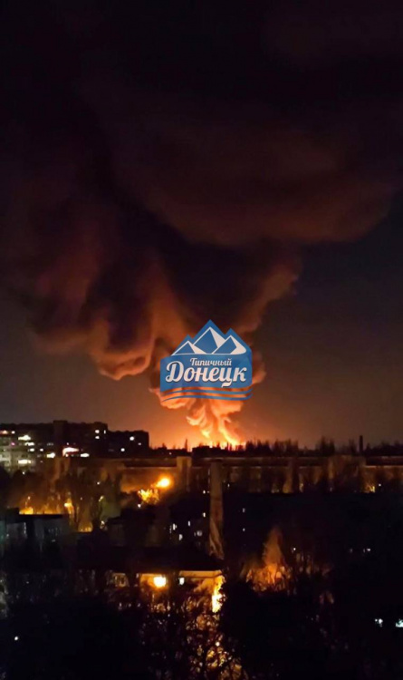 Палало годинами: у Донецьку після вибухів зайнялися цистерни з паливом