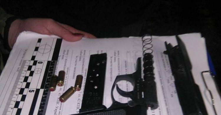 Побили и отобрали пистолет: на мариупольца напали в спальном районе (ФОТО)