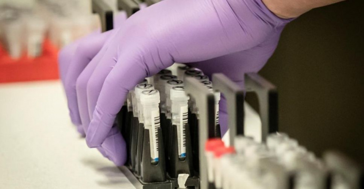 Мариуполь получил первую партию экспресс-тесов для коронавируса: кого будут тестировать?