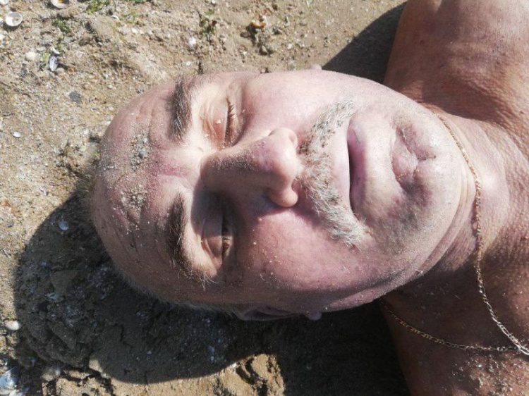 В Мариуполе просят опознать личность утонувшего мужчины (ФОТО 18+)