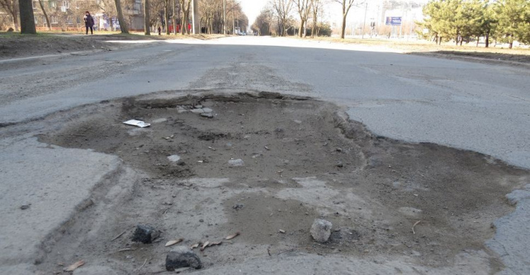 Разрушения дорог в Мариуполе превзошли зимний прогноз «Автодора» (ФОТО+ВИДЕО)