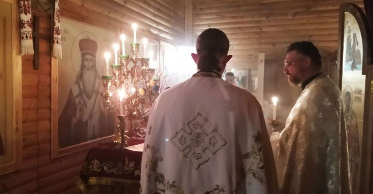 Православные и греко-католики Мариуполя празднуют Светлое Христово Воскресение (ФОТО+ВИДЕО)