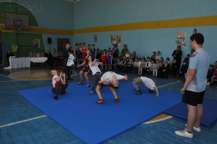 В память воина АТО Алексея Васюкова в Мариуполе провели мастер-классы по борьбе (ФОТО)