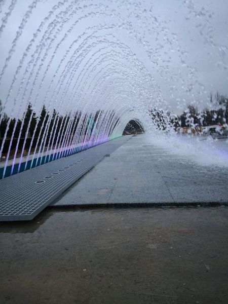 В Мариуполе протестировали новый арочный фонтан на площади Свободы (ФОТО+ВИДЕО)