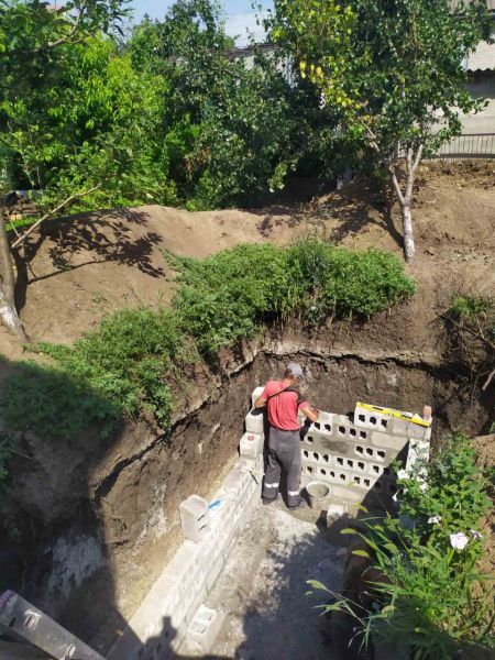 Компенсация и ремонтные работы: в Мариуполе помогают семьям, пострадавшим от последствий стихии