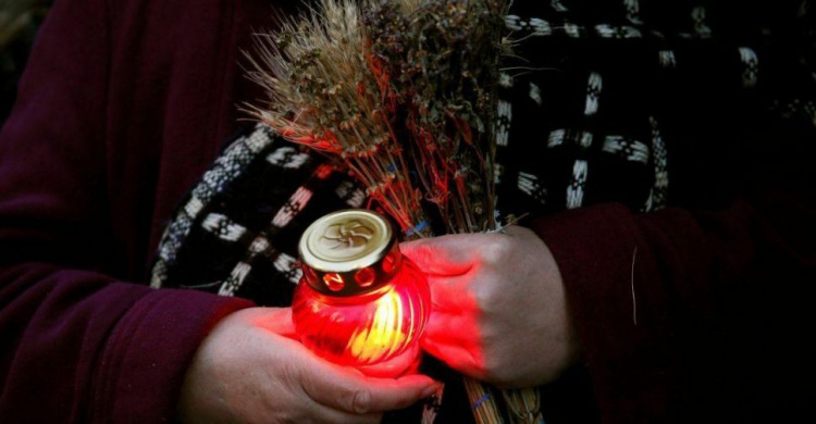 В Украине чтят память жертв Голодомора (ВИДЕО)