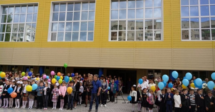 В Донецкой области Президент и министры открыли три опорные школы