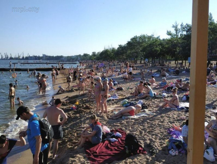 Жара: На пляжах Мариуполя аномальное количество людей. Есть потерявшиеся и пострадавшие (ФОТО)