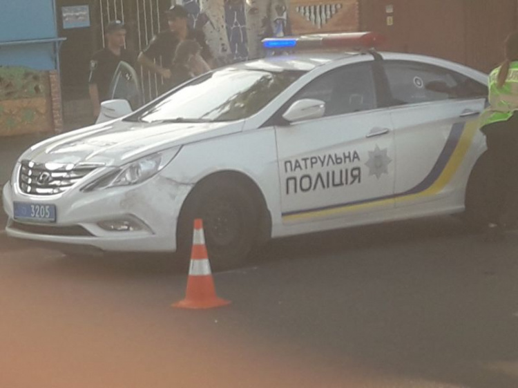В Мариуполе столкнулась машина патрульной полиции с микроавтобусом (ФОТО)