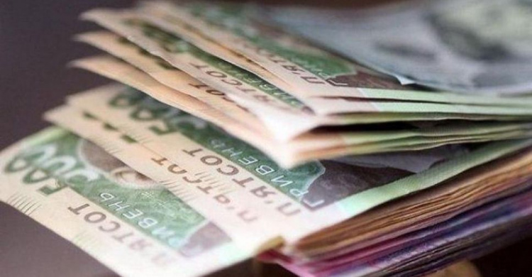 На выплату больничных и декретных украинцам Кабмин выделил 1,4 млрд грн