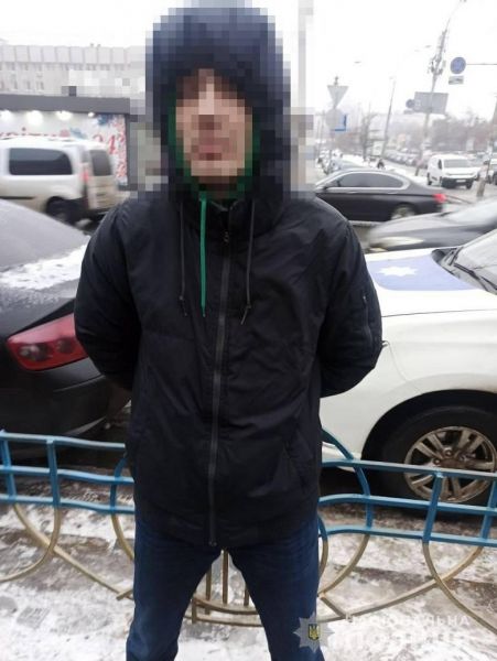 Мариуполец вместе с подельником ограбил постояльца киевского хостела