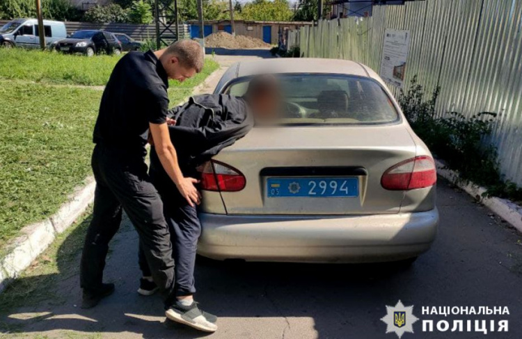 Мариуполец похитил автомобиль со стоянки и продал за 4 000 гривен