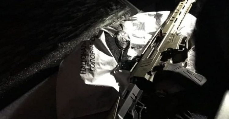 В Мариуполе во дворе жилого дома стреляли из охотничьего ружья
