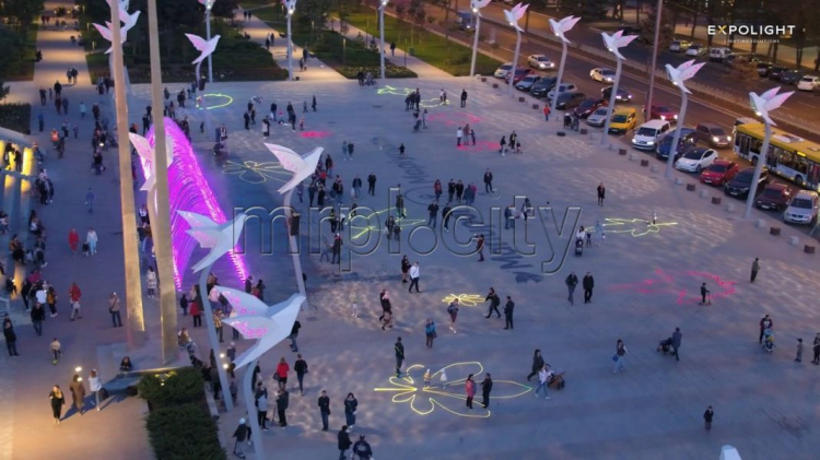 Обновленная площадь Свободы и Мира в Мариуполе стала первой интерактивной площадью в Европе