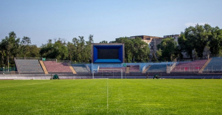Новое поле и электронные турникеты: стадион имени Бойко в Мариуполе реконструируют