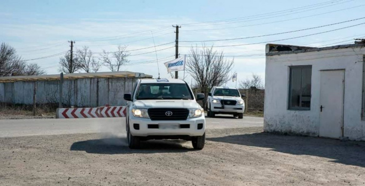 В Донбассе через линию разграничения боевики не пускают домой людей из ОРДЛО (ФОТО)