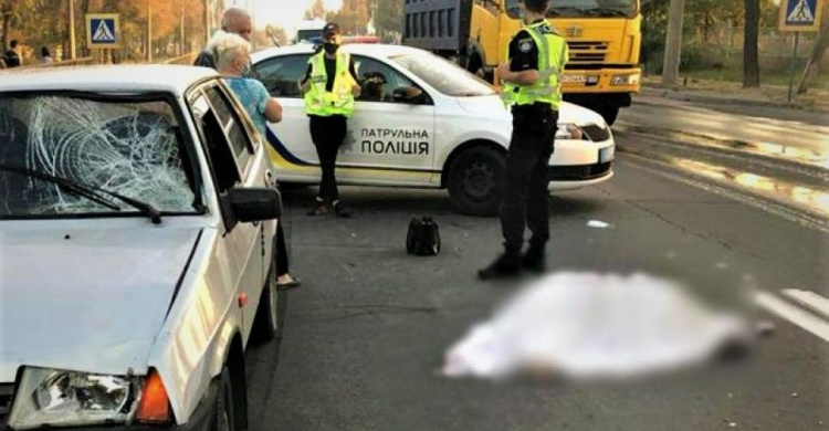 В Мариуполе женщина погибла под колесами автомобиля