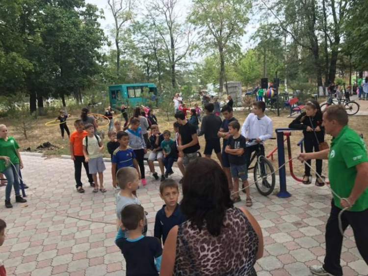 В поселке под Мариуполем прошли первые «Зеленые старты» (ФОТО+ВИДЕО)